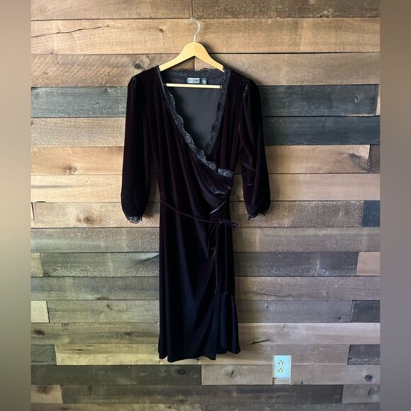 Apt. 9 Dresses & Skirts - Vintage Black Velvet Wrap Dress Lace Trim Midi Apt. 9 Made USA Size M